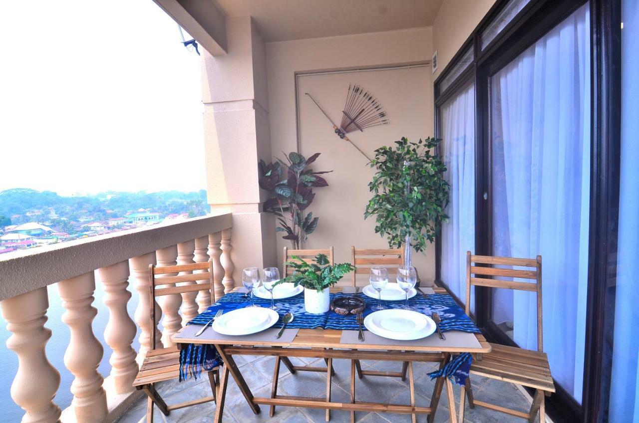 New Riverbank Suites - Waterfront Kuching City Екстер'єр фото