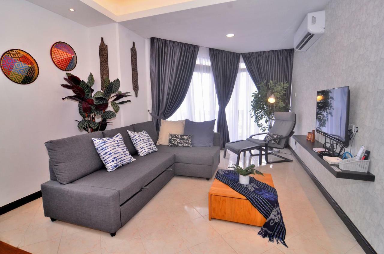 New Riverbank Suites - Waterfront Kuching City Екстер'єр фото