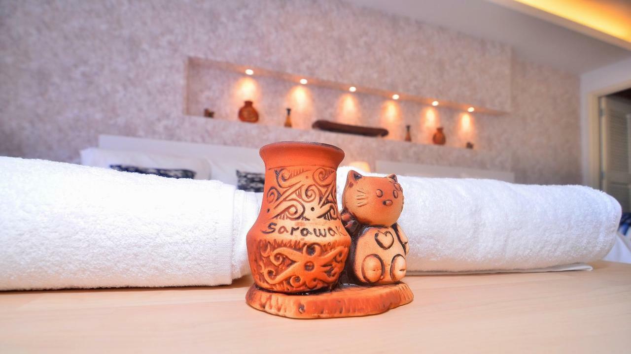 New Riverbank Suites - Waterfront Kuching City Екстер'єр фото