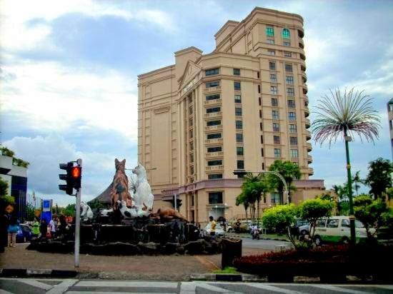 New Riverbank Suites - Waterfront Kuching City Екстер'єр фото